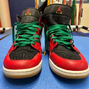 Jordan 1 Mid SE Christmas size 12